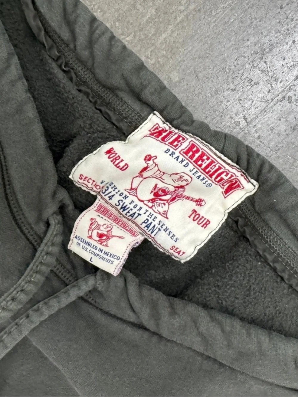 🔥True Religion Drawstring Y2K 3/4 Cut jogger shorts Large!!